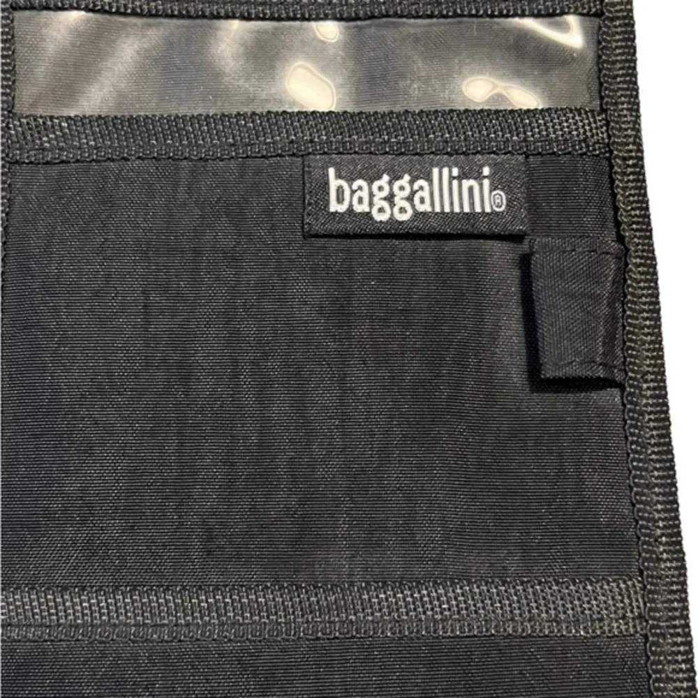 Baggallini slim wallet, black, adjustable strap‎
